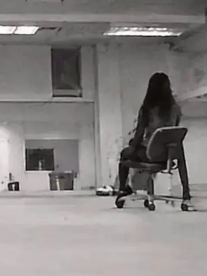 NewChatsDaily의 Lara chair incident.