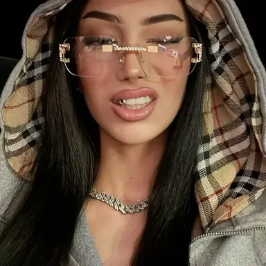 Profile image of Laura