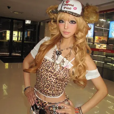 Profile image of Hannah Perry