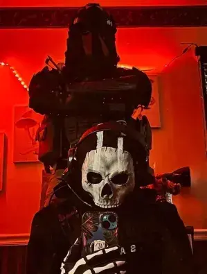 GlassBilby1526의 Simon Riley N Konig