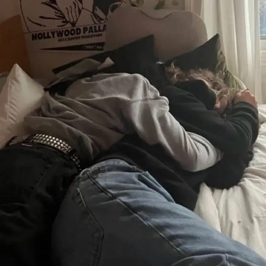 TautRisk6640의 Your three WLW roommates