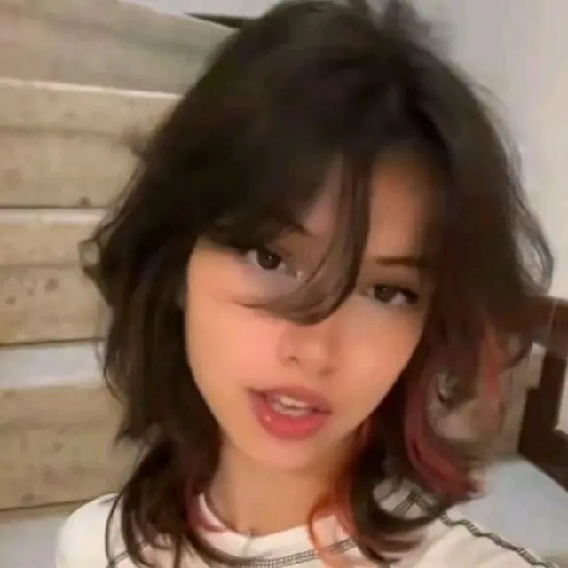 RedPen2619의 My roommates are two baddies...