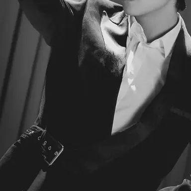 Profile image of v