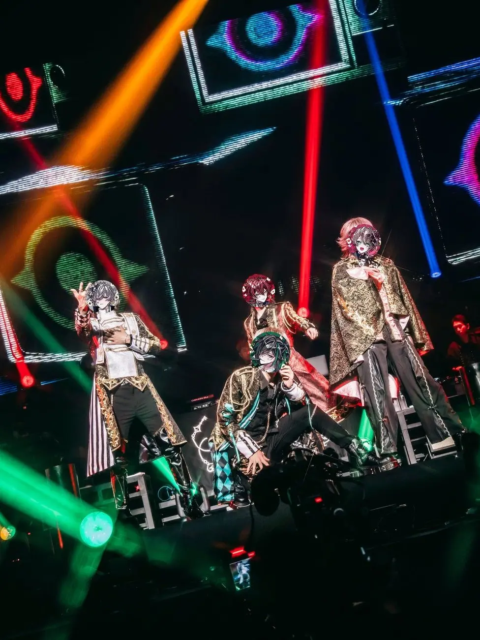 emozi.0830_의 メンバーのスキンシップが多すぎる。