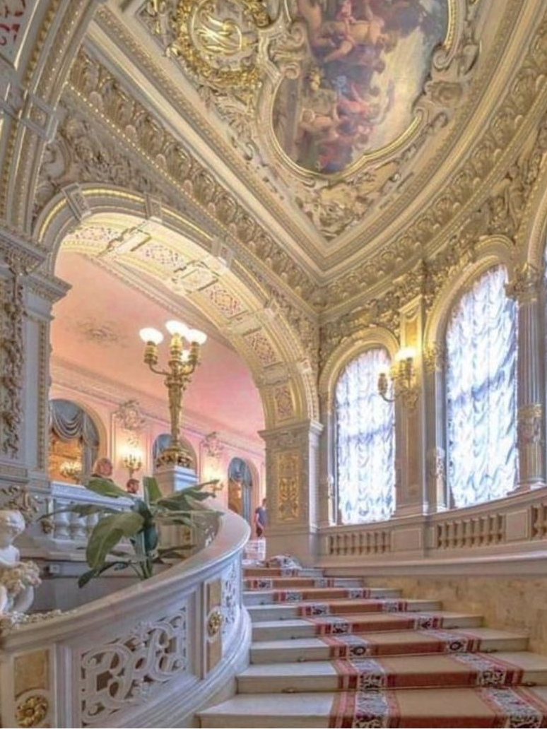 연회장에서 만난 네 명의 남자 대표 이미지