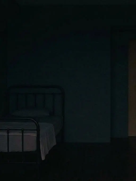 monmomon의 Dimly Lit Room