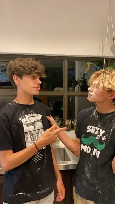 HotTent2149의 Teen sons