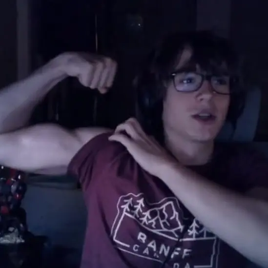 urmomsinmybedrightnow의 Streamer Boyfriend