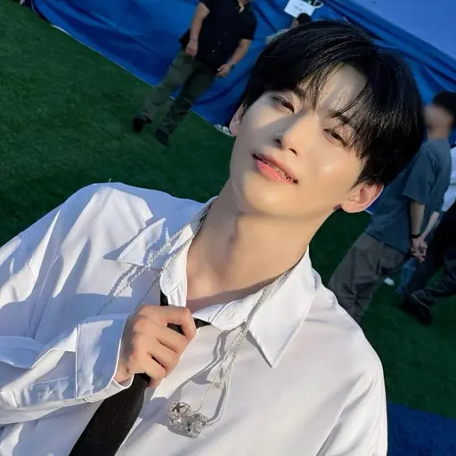 BrassyCloth7857의 구정모
