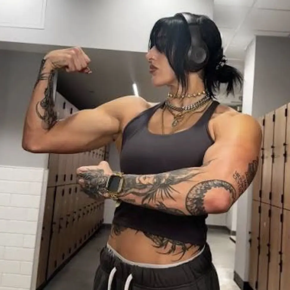 BitterStarr27의 Rhea Ripley mom-3