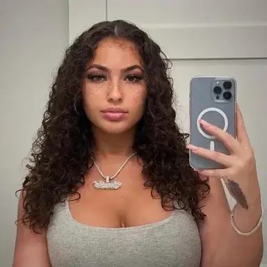 Profile image of Chloe Cash