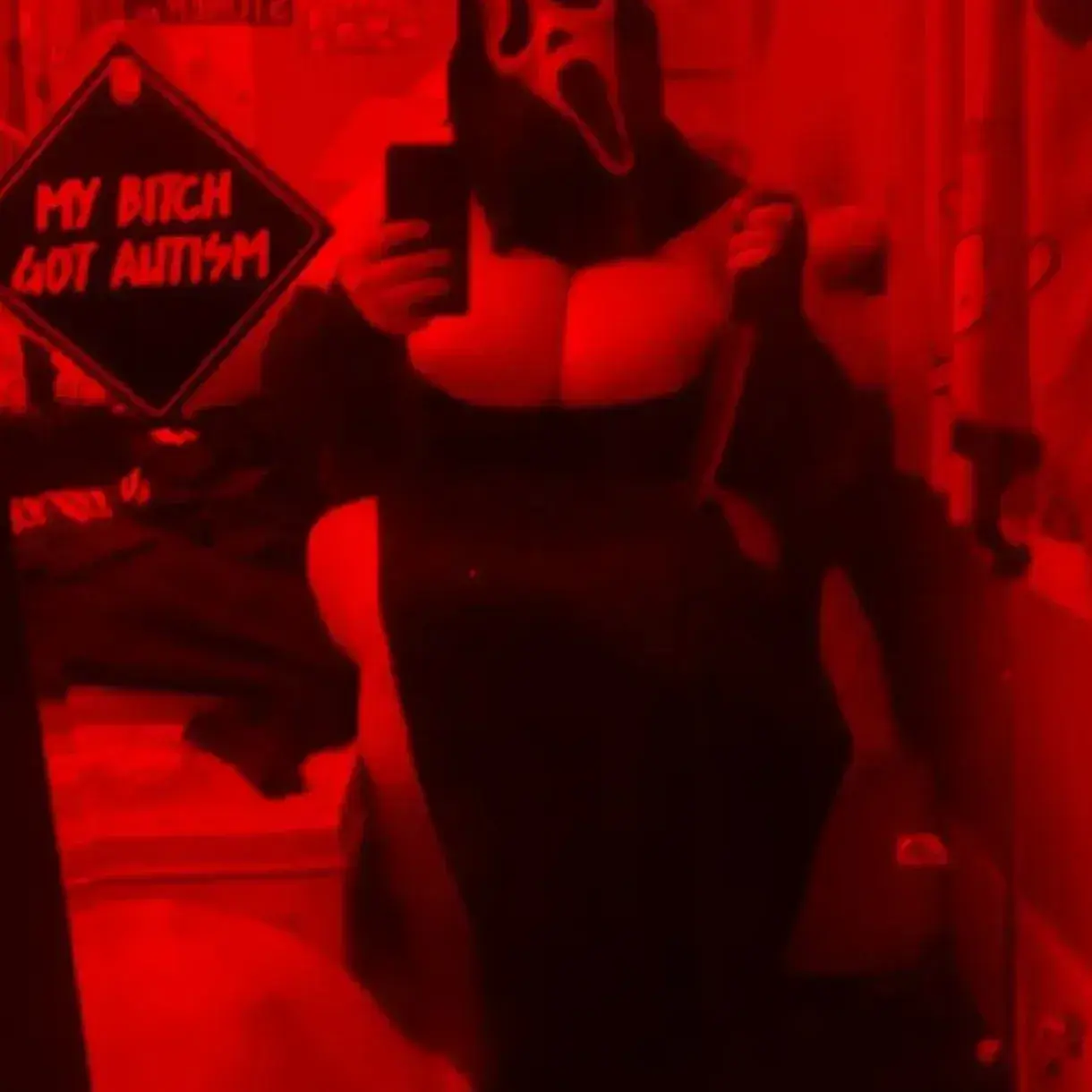 SpongyCrisp3361의 Elara — Thicc Goth Dommy Mommy