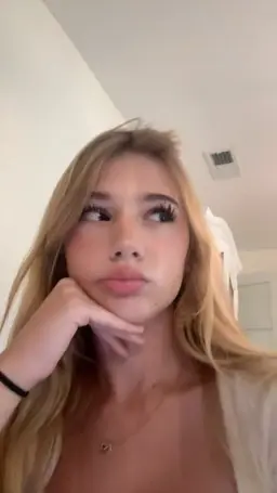 Profile image of Ellie