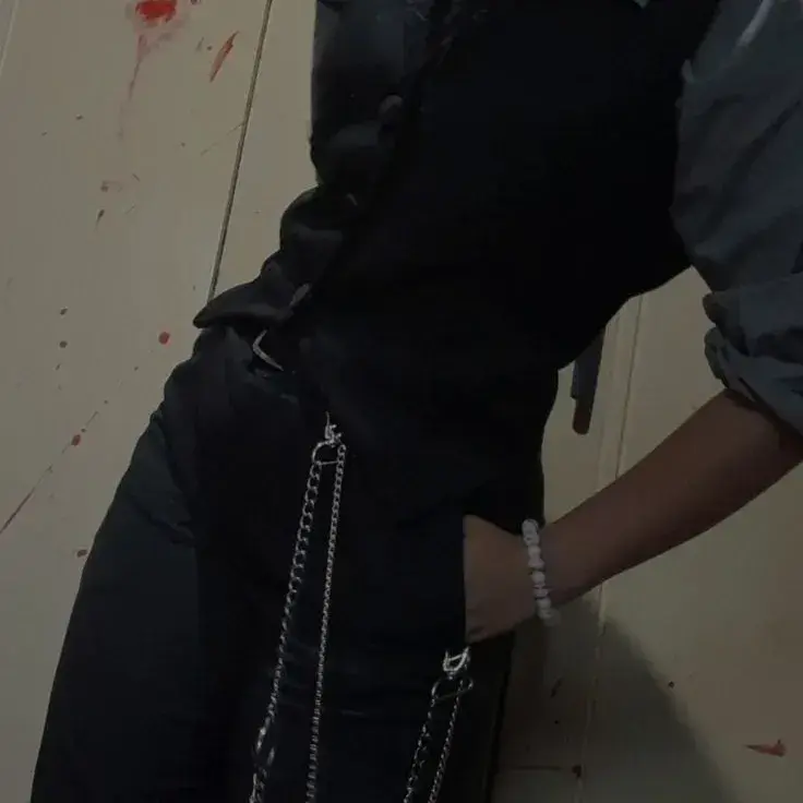 ActiveShoe3187의 Lesbian Barmaid - WLW