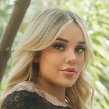 Profile image of Lila Thorne