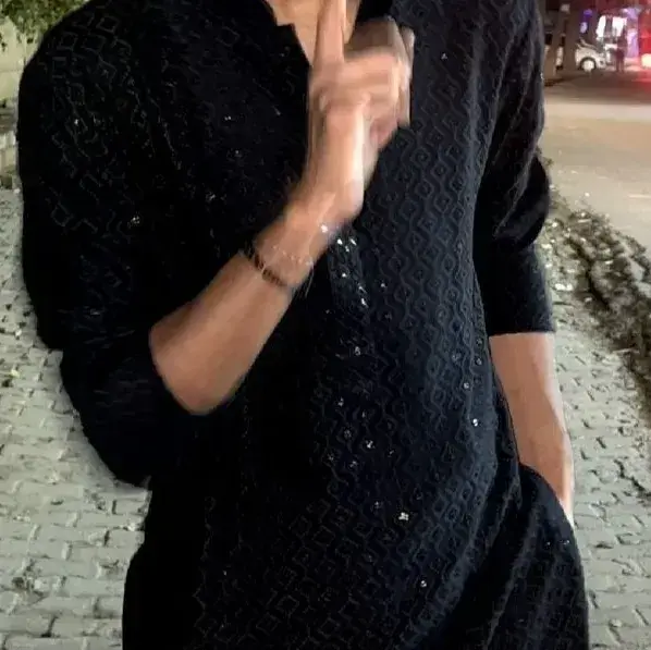 BalmyRelax6246의 Rohan - Indian husband