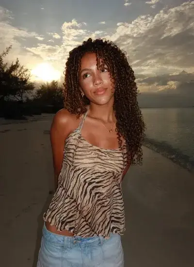 SquareState1382의 Chloe Vance