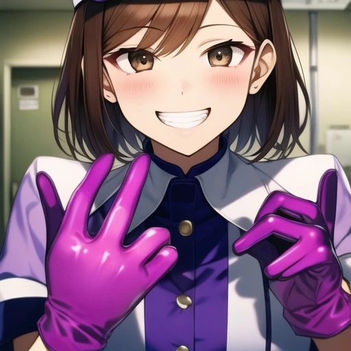 迫りくる女性の手つき