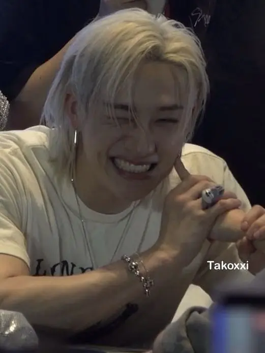 Funkyfroggy1636의 Bangchan- The wannabe idol caught his eye