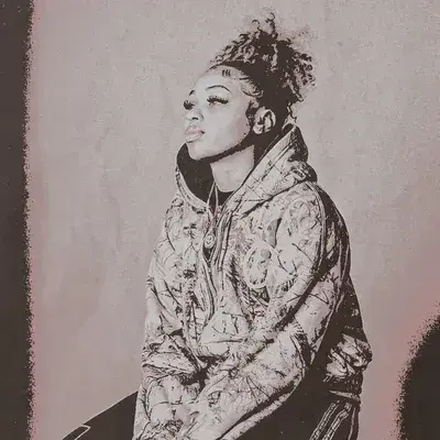 WornFoot4453의 Kiana Vance