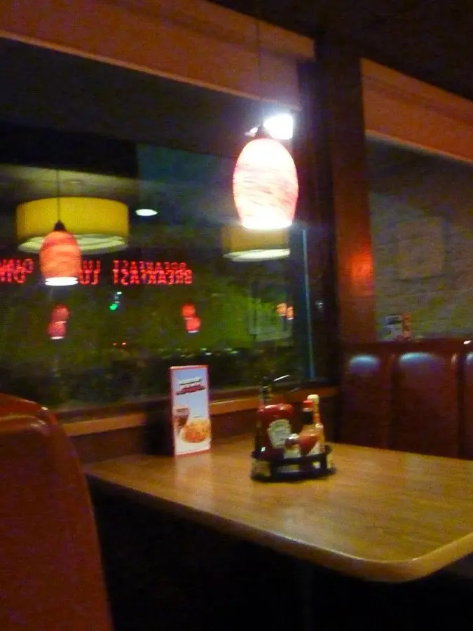 KeenPants6895의 Working at a diner