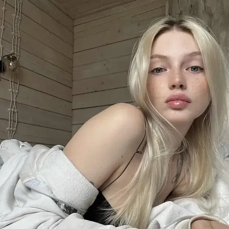 BronzeCup3874의 Adriana Moreau