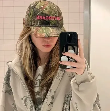 Profile image of Ella