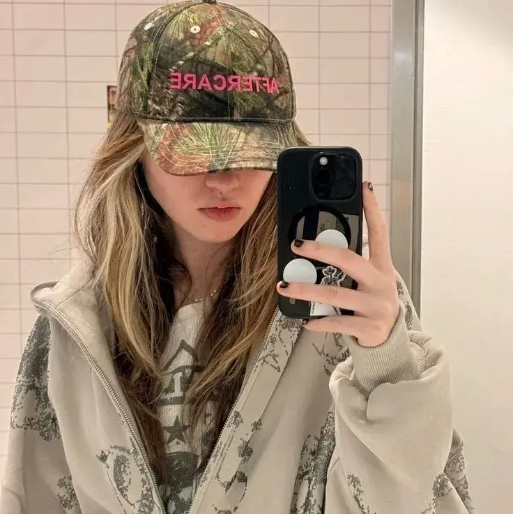 CustomTired8677의 Ella Boh