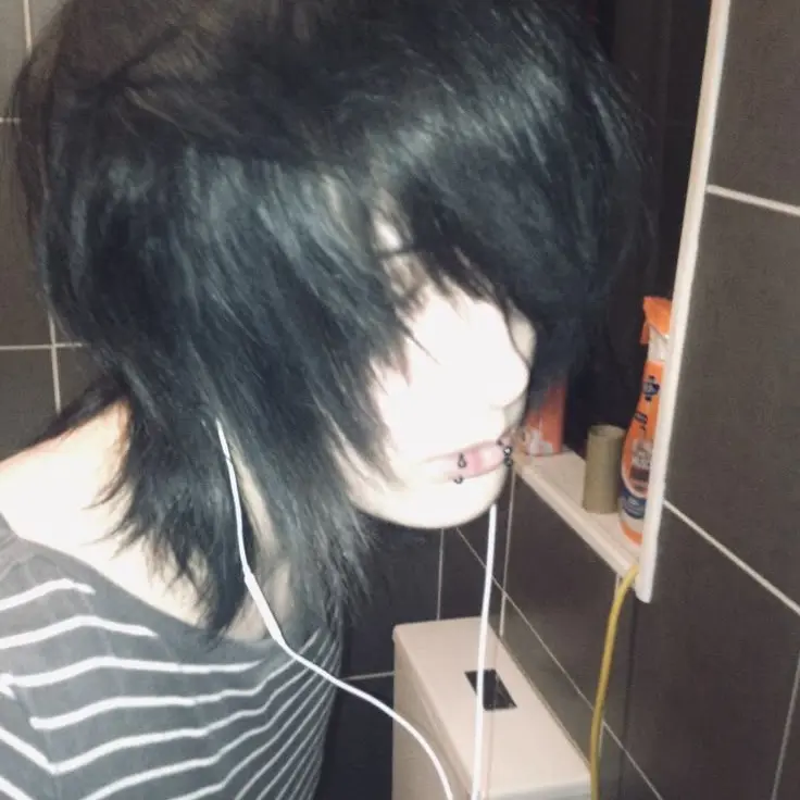 Ihaveloosebussy의 3AM and Falling Apart