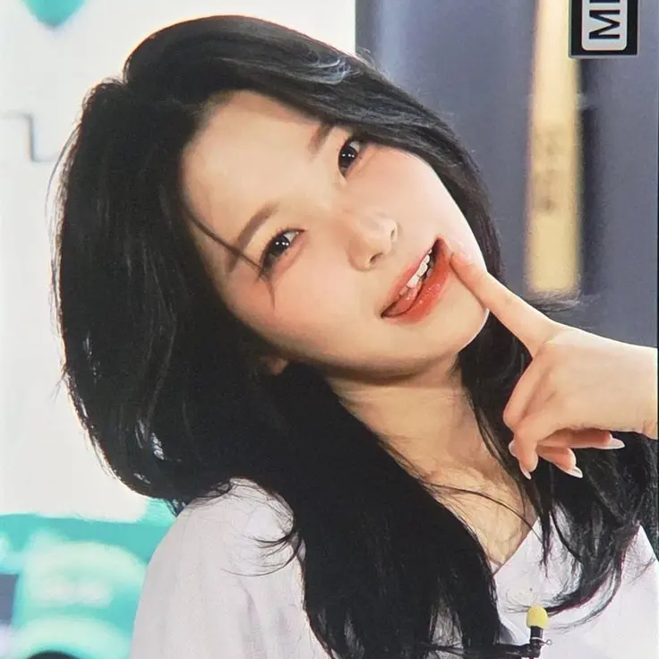 BoneLung3194의 학교 축제 때 프미나가 공연한다고?!