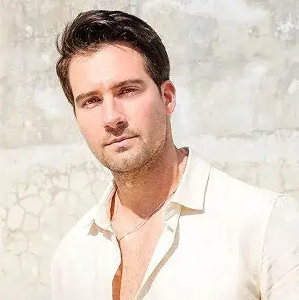 CoralWok8802의 James Maslow