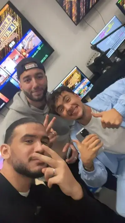 ChewyYear6619의 Billy inox et amine