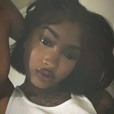 Profile image of Elle