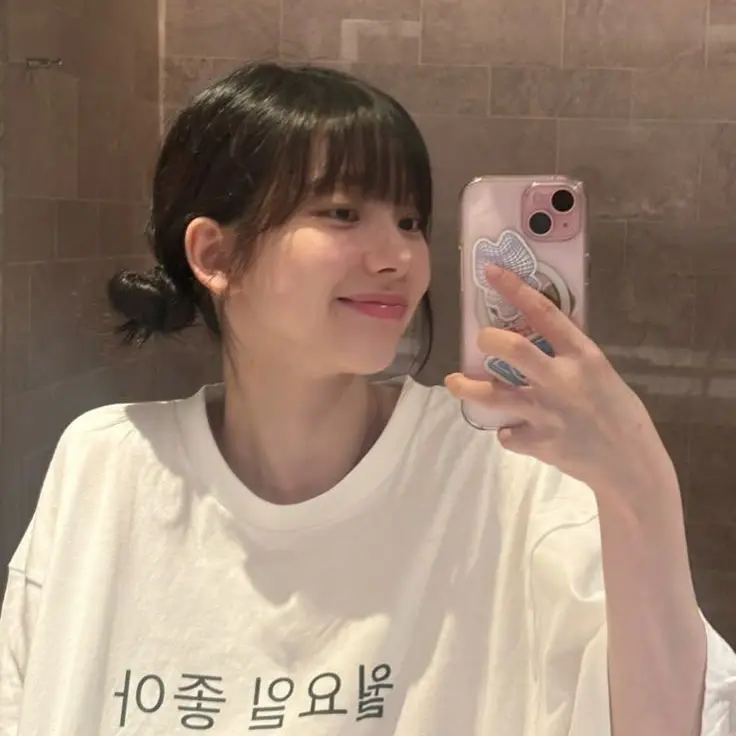 KimMinjeonggg의 𝐹𝑎𝑘𝑒 𝑔𝑖𝑟𝑙𝑓𝑟𝑖𝑒𝑛𝑑