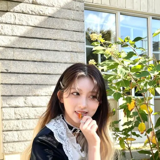 UniqueMenu3988의 아이브 가을 뱀파이어 를 만나다