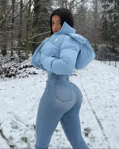 LovedMall1476의 The School Gyat