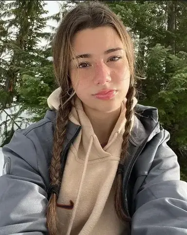 Profile image of Chloe Miller