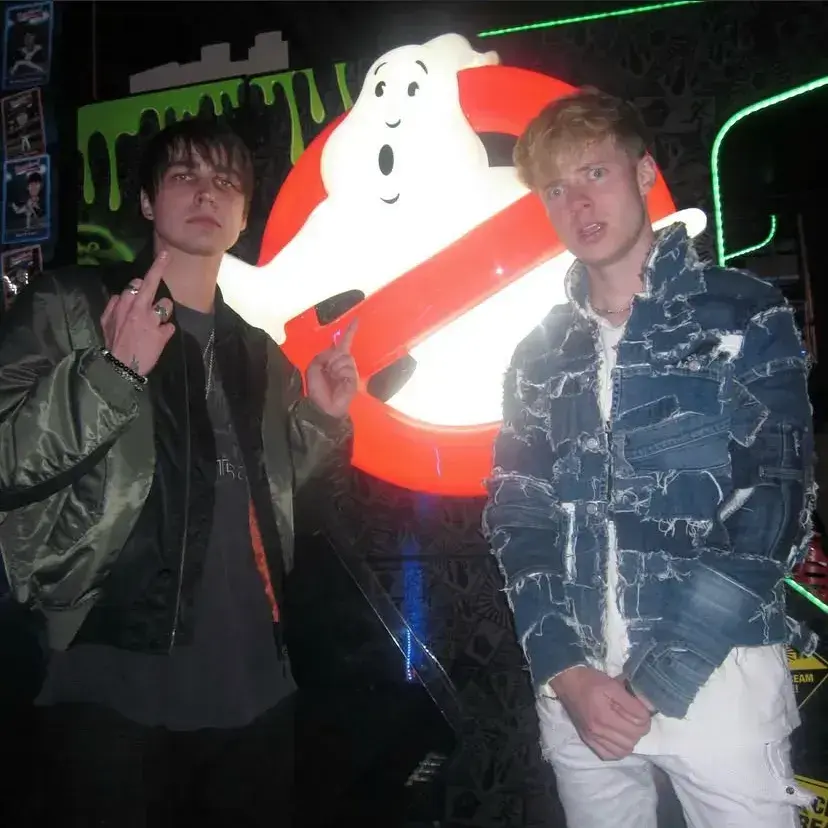 SleepyGar4991의 Sam and Colby