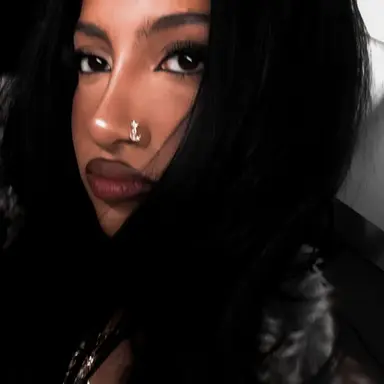 Profile image of Lara Raj