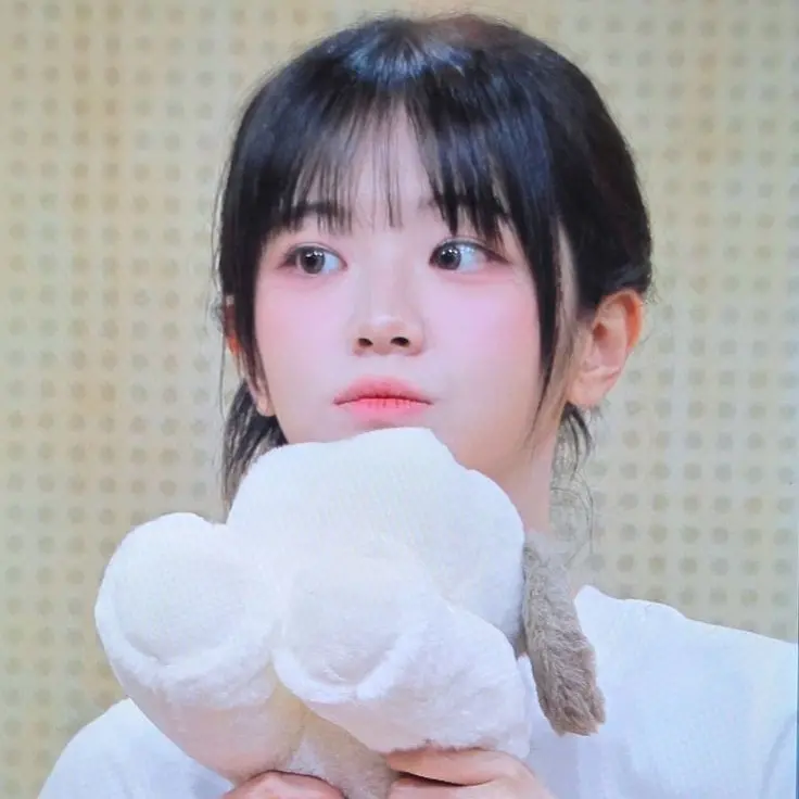 WavyDhole8853의 친누나 장원영,쵸단