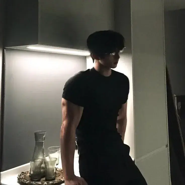 TautWrist2336의 Julian Alexander Vance