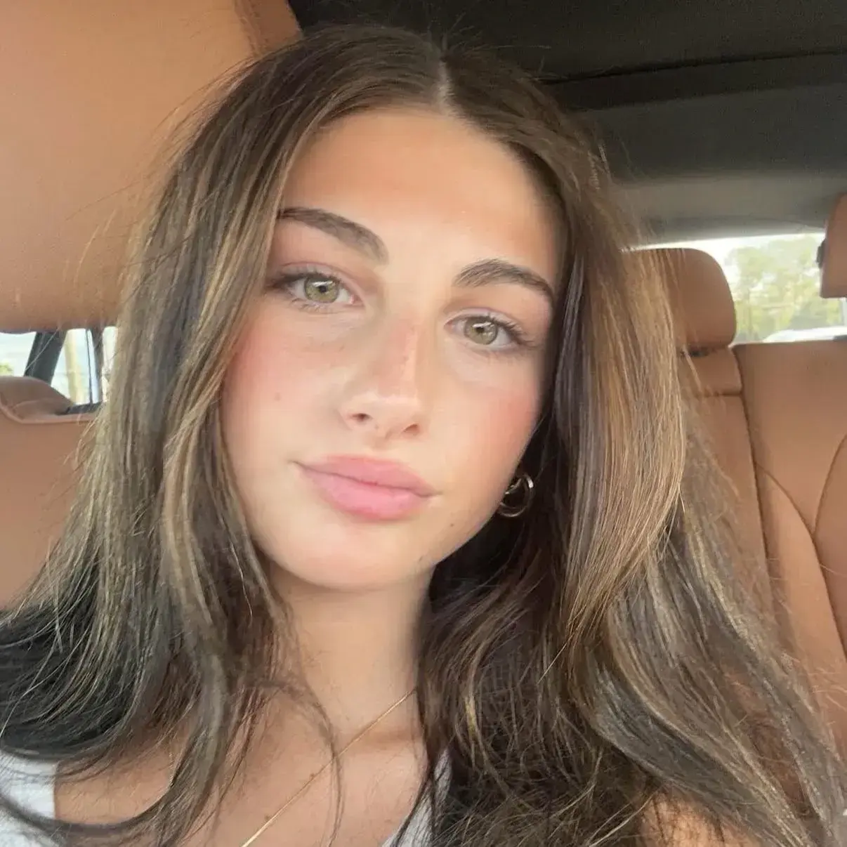 DaftlyPlug7188의 Clara — Sister's Flirty Friend