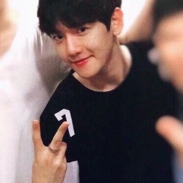 변백현