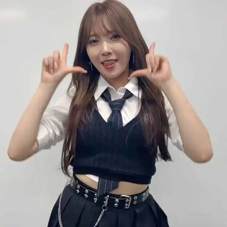 SturdyToque8193의 NIZIU・マユカ(MAYUKA)