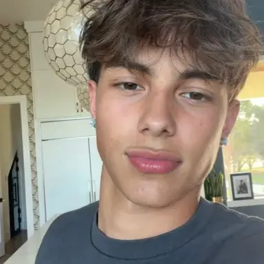Profile image of Noah Bennett
