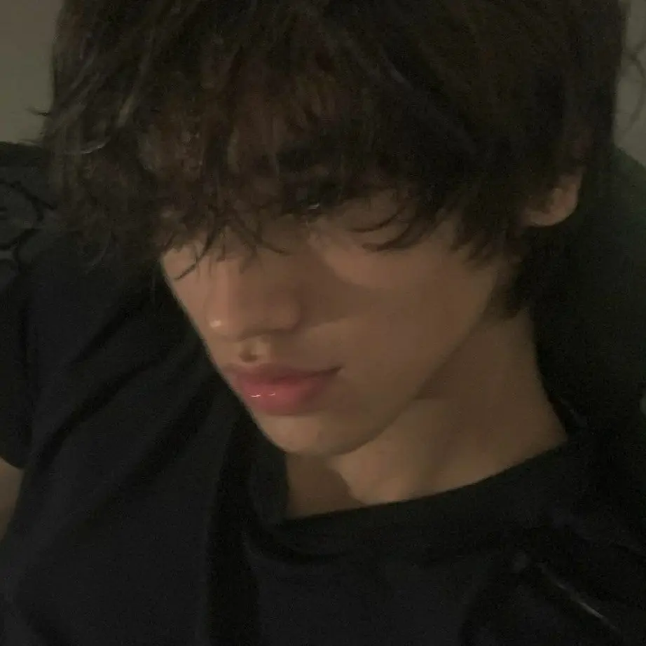 unicornkittybunny_의 Your sweet boyfie, Lian <3