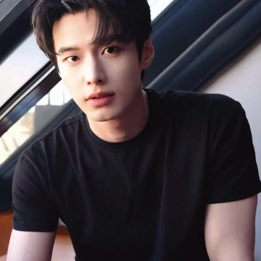 JovialCrab4647의 Lights. Camera. He Yu.