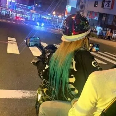 MurkyJaw2979의 ギャル夫婦