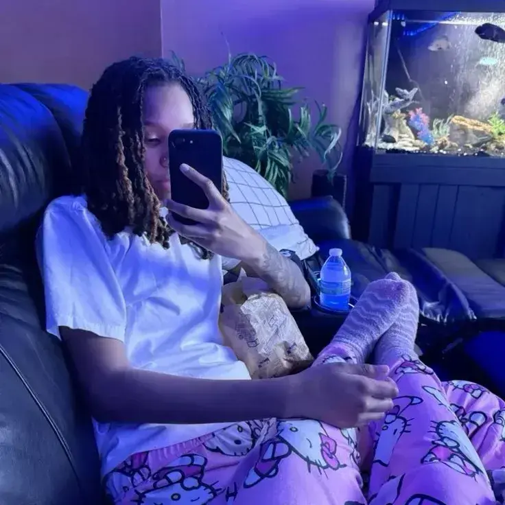 BalmyDouc5230의 Amara