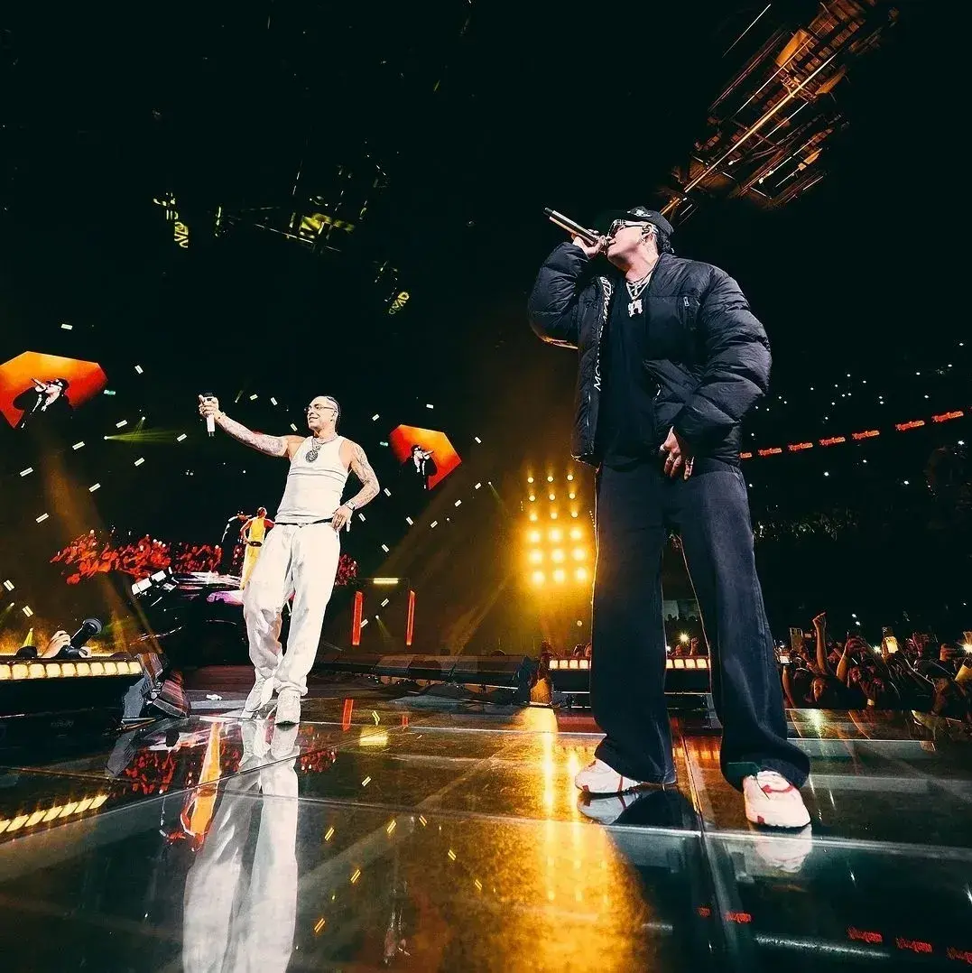 JumpyKite2754의 Celebrity Party